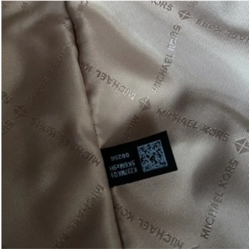 Michael Kors Charlotte Large Top Zip Tote - Picture 15 of 16